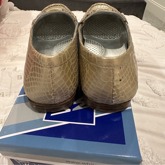 Women’s Champagne White Mountain Loafers - Picture 5 of 7